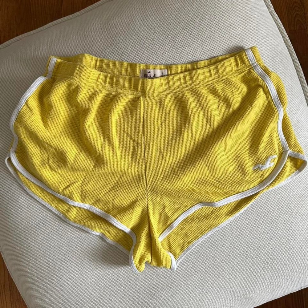 Large Hollister‎ Yellow Leisure Shorts